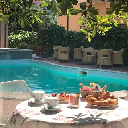 ホテル Kristall ディアーノ・マリーナ