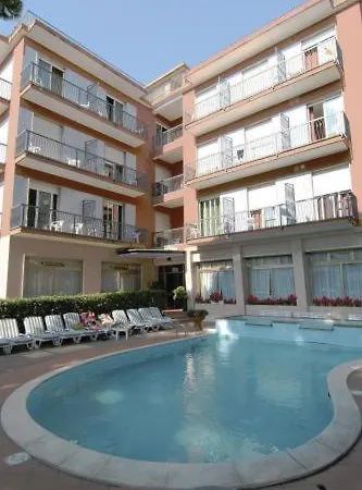 ホテル Kristall ディアーノ・マリーナ