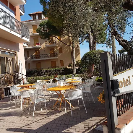 ホテル Kristall ディアーノ・マリーナ