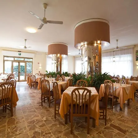 Szálloda Kristall Diano Marina